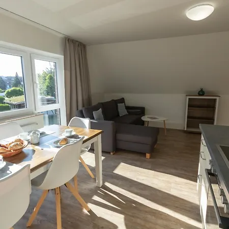 Haus Am In Direkter Strandlage, Mit Meer- Oder Gartenblick, Teils Balkon & Fruehstueck Zubuchbar In Historischer Aparthotel Ostseebad Kühlungsborn