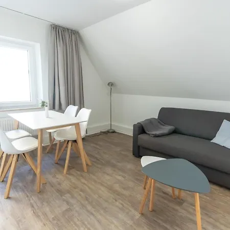 Aparthotel Haus Am In Direkter Strandlage, Mit Meer- Oder Gartenblick, Teils Balkon & Fruehstueck Zubuchbar In Historischer Ostseebad Kühlungsborn