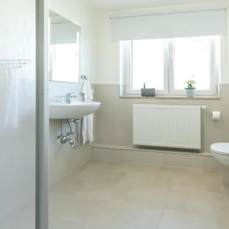 Haus Am In Direkter Strandlage, Mit Meer- Oder Gartenblick, Teils Balkon & Fruehstueck Zubuchbar In Historischer Aparthotel