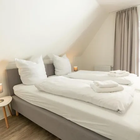 Aparthotel Haus Am In Direkter Strandlage, Mit Meer- Oder Gartenblick, Teils Balkon & Fruehstueck Zubuchbar In Historischer Ostseebad Kühlungsborn